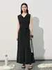 Vestido de Seda sem Mangas com Decote em V, Cinto para Amarrar e Fenda, Longo com Toque Elegante de Alta Qualidade para Mulheres, Coleção Primavera/Verão 2026