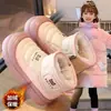 Botas de neve femininas de peça única com forro de pele, novo estilo de inverno 2026, impermeáveis e com forro de fleece, botas quentes para crianças