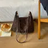 Bolsa feminina de grande capacidade, bolsa tote com corrente moderna estilo coreano, nova bolsa de ombro casual retrô para o outono de 2026