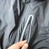 Colete Leve e Quente para Uso Externo na Primavera, Outono e Inverno com Gola Alta e Bolsos com Zíper Selados 13654