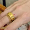 Explosões do Livro Vermelho Estilo Dinheiro Velho Anel Pequeno de Flor Dourada Joias Vintage Femininas Novo Estilo Chinês Anel de Dedo com Flor Pequena Empilhado