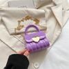 Bolsas Infantis 2024 Nova Moda Bolsa de Gelatina Bolsa de Mão Fofa Estilo Ocidental Bolsa Transversal de Ombro com Corrente para Menina