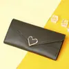 Billetera Larga para Mujer al por Mayor en Stock, Estilo Coreano, Fresca y Sencilla, Múltiples Ranuras para Tarjetas, Cierre en Forma de Corazón, Modelo Ligero 70% de descuento Monedero
