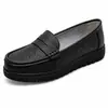 Directo de fábrica, nuevos mocasines planos de primavera/verano de talla grande, zapatos casuales huecos para mujer, mocasines, zapatos de suela de goma para mamá