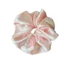 Scrunchie de Cetim Cor Creme Estilo Coreano Elástico para Coque Estilo Ballet Acessório de Cabelo Flor de Cabelo