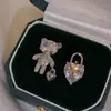 Pendientes Florales Geométricos con Tachuelas de Diamante Aguja Plateada, Pendientes Versátiles de Tendencia de Nicho Únicos y de Moda, Pendientes de Lujo Ligero de Gama Alta para Mujer