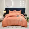 Conjunto de Roupa de Cama Bordado Love Series para Todas as Estações, Bordado Escovado Amigo da Pele, Capa de Edredom Leve de Luxo Amiga da Pele, Roupa de Cama para Venda por Atacado