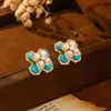 Nuevos Pendientes de Perla Turquesa Azul Estilo Chino Pendientes Estéreo de Flor de Cuatro Hojas Pendientes de Moda Elegantes de Gama Alta de Nicho para Mujer