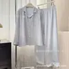 Novo Estilo Pijama de Seda Sintética para Mulheres, Manga Longa e Calça Longa para Primavera e Outono, Conjunto de Homewear Doce Brilhante e Respirável