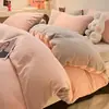 Conjunto de cama de quatro peças em veludo de leite dupla face, espessado para aquecimento de inverno, conjunto de três peças estilo coral ins com lençol de flanela e capa de edredom