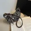 Bolsas de Peluche Transfronterizas para Mujer Otoño 2026 Nuevo Bolso Cruzado de Hombro Estampado de Leopardo Moderno de Moda Bolso Tipo Dumpling para Viajes
