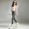 Elegante conjunto de fitness y yoga para mujer, con diseño cruzado, panel de malla, mangas largas, sujetador incorporado y características moldeadoras, adecuado para Pilates y otros entrenamientos en otoño
