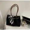 Bolsa Retrô de Grande Capacidade para Mulheres 2026 Nova Tendência de Alta Qualidade Versátil Bolsa de Ombro para Sair para o Trabalho e Deslocamento Bolsa Tote