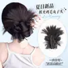 Peluca de moño negro esponjoso para mujer con pinza de flor, creando una atmósfera relajada, un accesorio para el cabello para la parte posterior de la cabeza