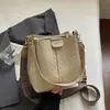 Bolso cubo de patrón tejido único con correa ancha para el hombro, nuevo modelo 2026, bolso versátil para el hombro y cruzado, directo de la fábrica fuente transfronteriza