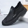 Zapatos Nuevos de Algodón para Hombre Invierno Más Terciopelo Cálido Suela Suave Botas de Nieve Acolchadas de Media Caña Zapatos Deportivos de Algodón para Hombre Venta al por Mayor
