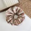 Scrunchie Floral Doce Estilo Coreano para Mulheres, Elástico de Cabelo Chic Preguiçoso, Acessório de Cabelo na Cor Café, Versátil para Penteados de Coque do Dia a Dia