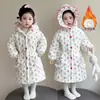 Pijama de Invierno 2025 para Niños de Tres Capas Espesado de Terciopelo Coral para Niñas, Pijama de Franela Floral con Capucha y Forro de Polar