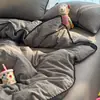 Novo conjunto de quatro peças com bordado de concha em fio fofo, design liso, lavável à máquina, adequado para camas de solteiro e casal, dormitórios estudantis e pousadas