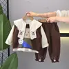 Conjunto de Ropa Infantil Transfronterizo Nuevo Primavera 2024 para Niñas, Chaleco Suéter de Conejo y Oso Conjunto de Tres Piezas, Estilo Coreano Ropa Infantil Tendencia de Dibujos Animados