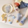Calcetines infantiles al por mayor de fábrica primavera y verano delgados estudiante malla transpirable tubo calcetines deportivos cortos absorbentes de sudor para niños y niñas