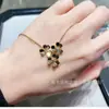 Fanjia Oro de 18 Quilates Color Chapado Pétalos de Trébol Llenos de Diamantes Cadena para Clavícula de Trébol Colgante de Flor Única Anillo de Nicho de Flor