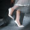 Zapatos de tacón alto franceses para mujer, 2024, nuevos, con diamantes de imitación, plateados, blancos, con diseño de tacón fino, zapatos de boda, zapatos para pies cansados.