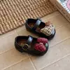 Zapatos Infantiles 2026 Otoño Nuevo Estilo Vintage Bebé Dibujos Animados de Suela Baja Zapatos Individuales para Niñas Cómodos Zapatos Pequeños de Cuero