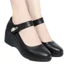 Zapatos de Cuero para Mujer con Tacón de Cuña de Velcro Modelo Nuevo Otoño 2026 para Personas de Mediana Edad y Mayores, Cómodos de Piel Suave con Correa Antideslizante Zapatos para Mujer