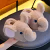 Chinelos de algodão infantis de inverno, unissex, quentes e forrados com fleece, apresentando um design fofo de elefante, perfeitos para uso pai-filho, macios e confortáveis para uso interno, com design de calcanhar fechado