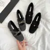 Zapatos Planos de Metal con Tira Cruzada de Flor que Aumentan la Altura 5cm Boca Baja para Mujer 2025 Nuevo Estilo Europeo y Americano Puntera Cuadrada Zapatos de Piel