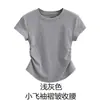 Nueva camiseta de moda de verano de manga corta con cuello en V ajustada para mujer, versátil, entallada a la cintura, adelgazante, tacto de alta gama, top de estilo nicho