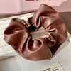 Diadema de Cuero PU Minimalista de Estilo Francés de Alta Gama para Coleta Baja en la Parte Posterior de la Cabeza, Scrunchie Plisado Versátil para Mujeres
