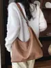 Bolsa Tote Retrô Simples de Grande Capacidade 2026 Inverno Nova Bolsa de Ombro Único Moda Retrô Transversal Feminina Tendência