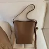 Bolsa Saco Color Sólida Retrô de Grande Capacidade para Mulheres Moda Inverno 2025 Elegante Texturizada para o Dia a Dia Bolsa de Ombro