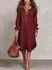 Vestido de tirantes relajado estilo resort para mujer con escote en V, abertura frontal, dobladillo con volantes y diseño de longitud media