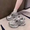 Tenis para niños zapatos de papá para niñas 2025 nuevos primavera zapatos casuales de suela blanda para niños zapatos para correr antideslizantes para estudiantes
