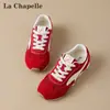 Zapatillas de entrenamiento alemanas de estilo alto retro color rojo vino con paneles de malla, zapatillas planas de caña baja para mujer, ligeras, transpirables, cómodas para el transporte