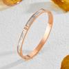 Pulsera brazalete de acero de titanio europeo y americano que no se desvanece, con incrustaciones de diamantes, joyería de temperamento de moda simple, combina con todo, sensación de alta gama para mujer, nuevo y caliente
