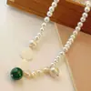 Collar de estilo francés de lujo ligero con piedra natural verde, concha y perla, para mujer, temperamento dulce, alta gama, moda, estilo occidental, cadena para la clavícula