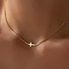 Colar Cruz Minimalista para Mulheres, Design de Nicho de Luxo Leve, Pingente Acessório de Corrente para Clavícula de Alta Qualidade Atacado
