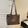 Chegada Nova Outono 2026 Grande Capacidade Casual Simples Feminina Bolsa Tote Moda para o Trabalho Retrô Elegante Bolsa de Ombro Venda por Atacado Bolsas Femininas
