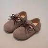 Coleção Outono 2026 Sapatos Andador de Bebê com Laço Sapatos Individuais Antiderrapantes para Crianças Veludo Couro Princesa Solado Macio Sapatos de Couro Birkenstock