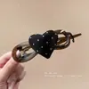 Acessórios de cabelo elegantes e sofisticados: grampos de cabelo para dar volume, presilhas de garra, presilhas verticais, presilhas de laço, presilhas banana, presilhas torcidas doces e estilosas