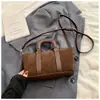 Moda coreana de moda y personalizada, color contrastante esmerilado, nuevo bolso cruzado para hombro y mano para mujer, elegante y versátil, Otoño e Invierno 2024