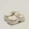 Zapatos de Agujeros EVA Refrescantes de Verano para Mujer 2026 Nuevo Estilo Casual que Aumenta la Altura Chanclas de Playa Antideslizantes para Exteriores de Punta Cerrada