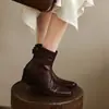 Botines retro de cuero estilo británico, adecuados para comercio transfronterizo, con tacón grueso, punta cuadrada pequeña y cremallera trasera, perfectos para otoño e invierno, disponibles en tallas grandes para mujer