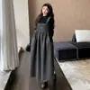 Conjunto de Maternidad Otoño Invierno Nuevo Mono Gris Oscuro + Camiseta Base Amigable con la Piel Falda Larga de Corte A Ropa Exterior Holgada para Ocultar el Vientre Adelgazante