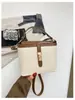Bolsa feminina 2026 novo estilo, color block transfronteiriço com fecho de metal, cor sólida única, chique e estilosa, bolsa pequena quadrada transversal ou de ombro