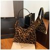 Bolsa Estampa Leopardo Transfronteiriça Feminina Grande Capacidade 2025 Nova Outono e Inverno Casual Nicho Ombro Único Axila Bolsa Dumpling para Trabalho